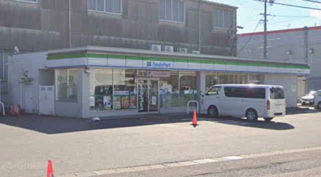 コンビニ　ファミリーマート 小牧原新田店（コンビニ）まで548m