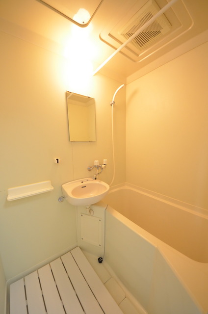 バス・シャワールーム　★ゆったりとしたバスルームで癒しのひと時を…★