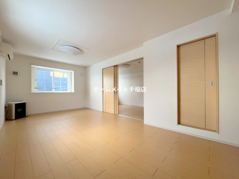 居室・リビング　明るく広々リビングスペース♪