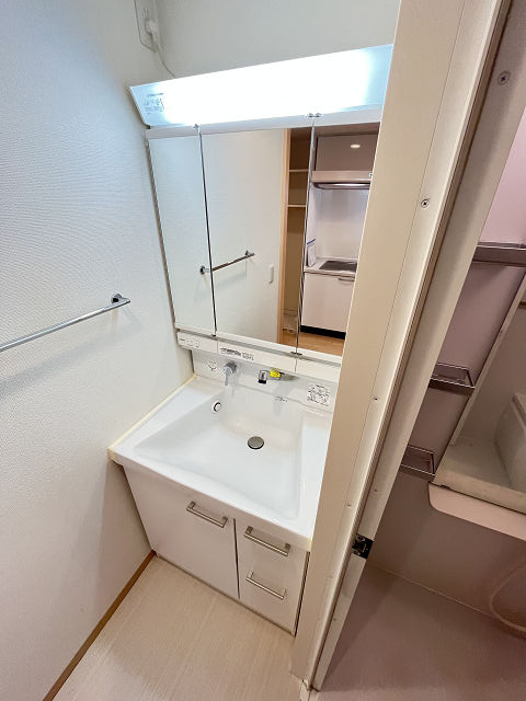 洗面設備　スペースが確保できる洗面所です