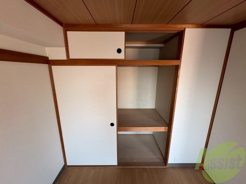 収納　リビング横の和室に押入があります！部屋がすっきり片付きます。