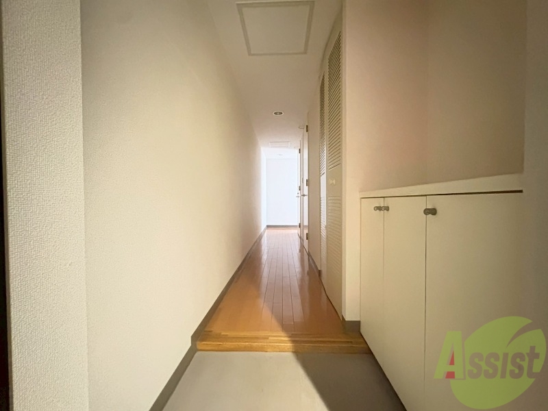 玄関　玄関の様子です。明るい印象ですね。気分もあがりそう。