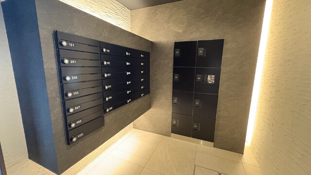 エントランス　集合ポスト＆宅配ボックス