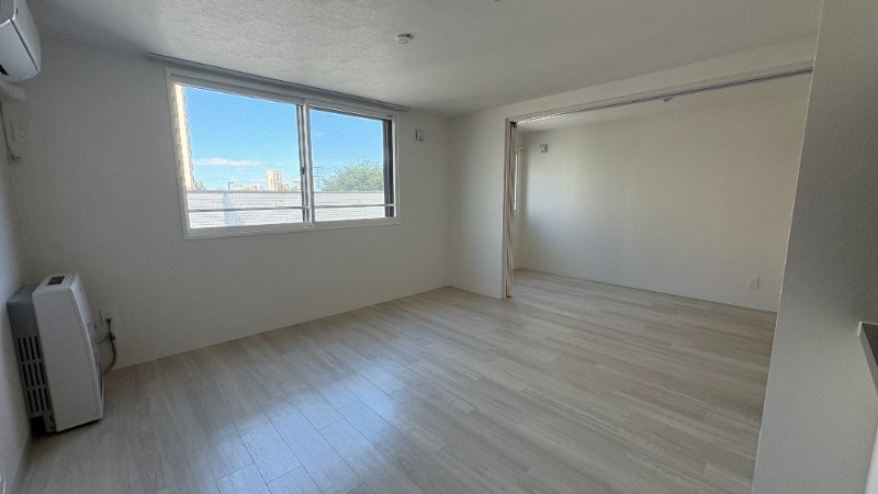 居室・リビング　明るいリビング