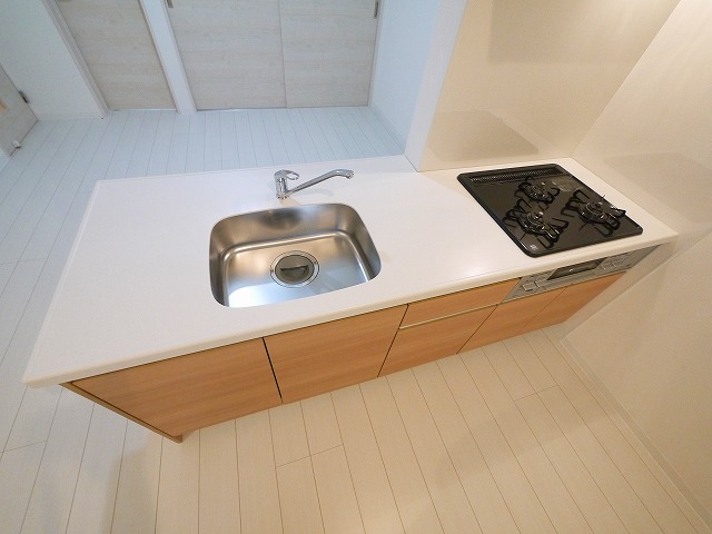 キッチン　コンパクトなキッチンで掃除もラクラク