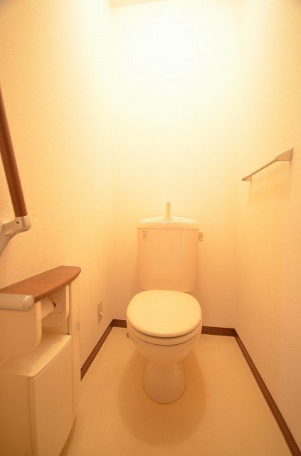 トイレ　別号室の写真です