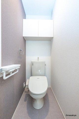 トイレ　同タイプの画像です。色、仕様は若干異なる場合がございます。
