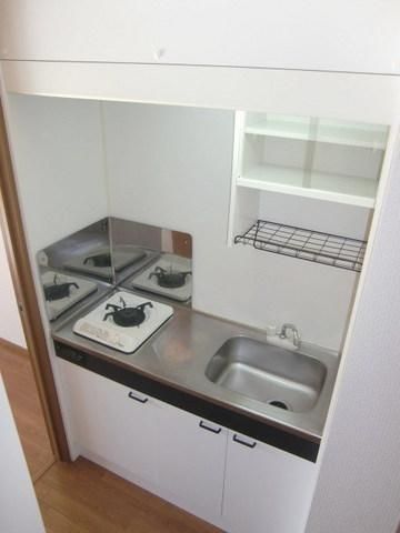 キッチン　明るいキッチン。