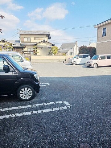 駐車場　駐車場に車を止められます