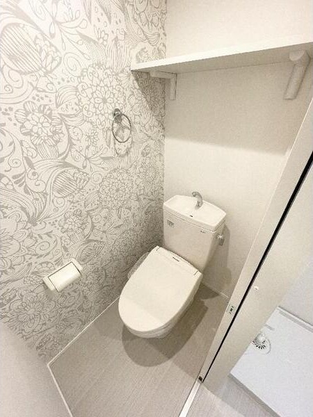 トイレ　※写真は同じマンションの違う部屋のものになります。