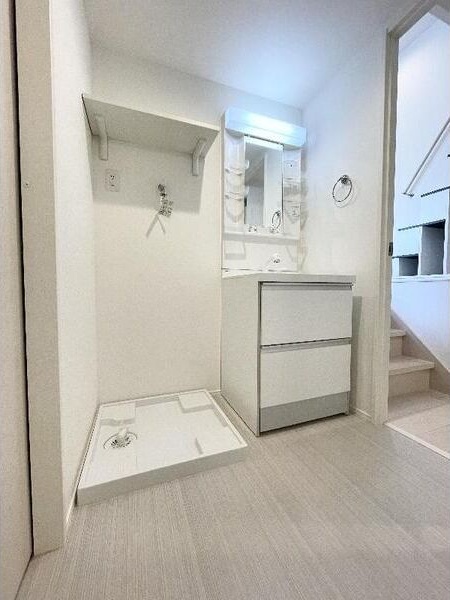 洗面設備　※写真は同じマンションの違う部屋のものになります。