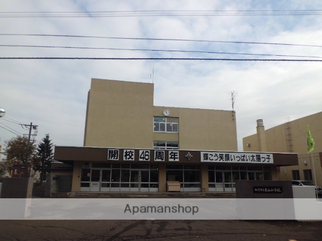 小学校　東山小学校（小学校）まで603m