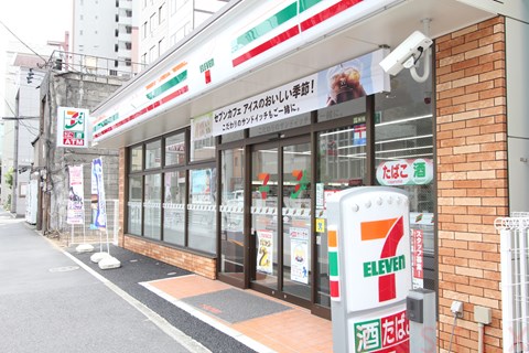 コンビニ　セブンイレブン文京本郷3丁目店（コンビニ）まで166m