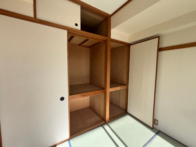 収納　写真は別の部屋の参考写真になります。