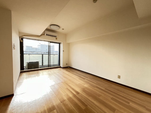 居室・リビング　写真は別の部屋の参考写真になります。