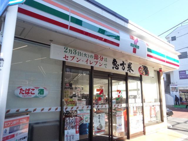 コンビニ　セブンイレブン横浜鶴ケ峰駅北店（コンビニ）まで319m