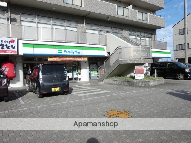 コンビニ　ファミリーマート　鷲津駅前店（コンビニ）まで500m