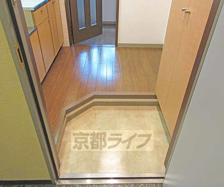 玄関　広々とした玄関です。
