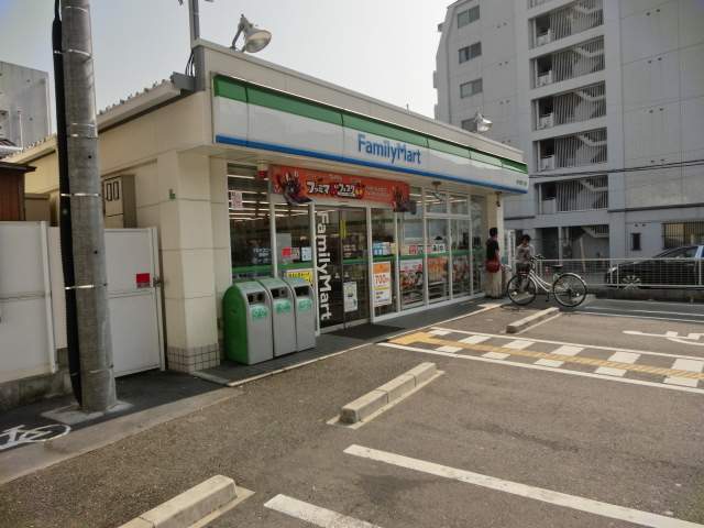 コンビニ　ファミリーマート（コンビニ）まで230m