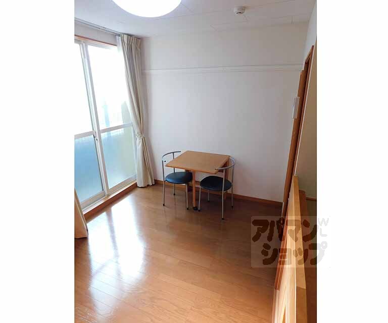 居室・リビング　天井の高いお部屋です！