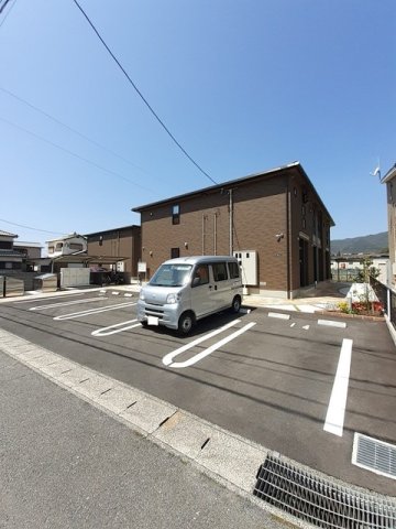 駐車場　駐車場に車を止められます