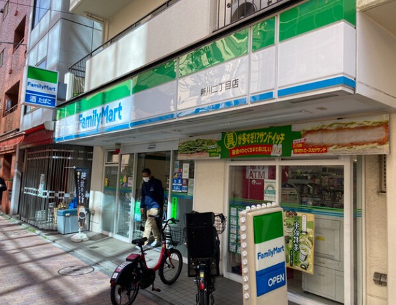 コンビニ　ファミリーマート新川二丁目店（コンビニ）まで121m
