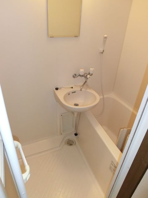 バス・シャワールーム　嬉しいバス・トイレ別です。