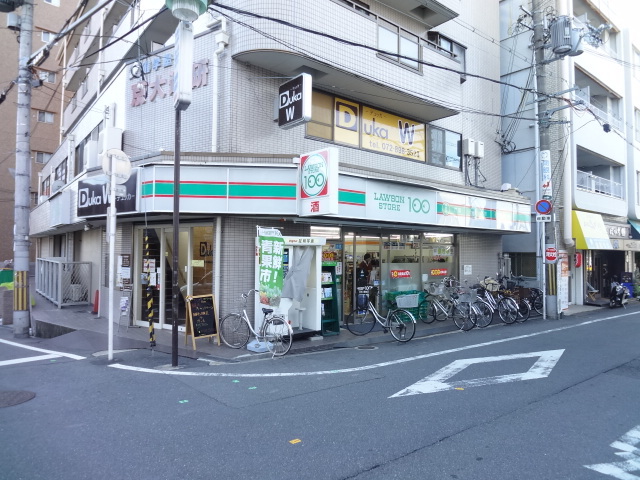 コンビニ　ローソンストア１００（コンビニ）まで499m