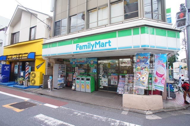 コンビニ　ファミリーマート富士見ケ丘店（コンビニ）まで195m
