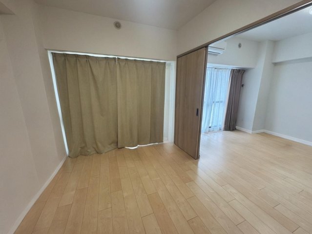 その他設備　LDK横の洋室