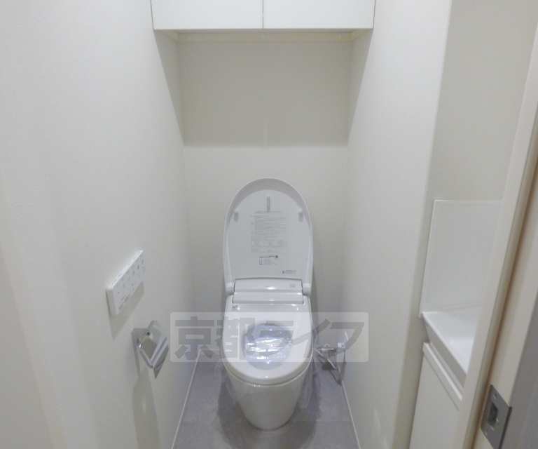 トイレ　ウォシュレット機能付きトイレです。
