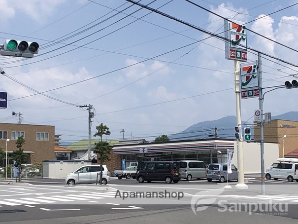 コンビニ　セブンイレブン（コンビニ）まで589m