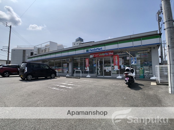コンビニ　ファミリーマート（コンビニ）まで569m