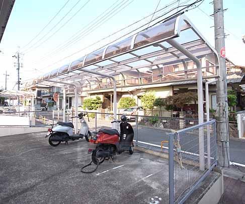 洗面設備　大きい独立洗面台です。