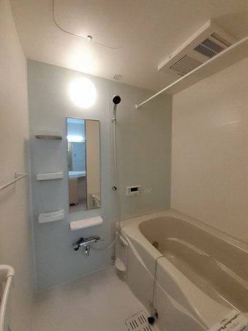 バス・シャワールーム　コンパクトで使いやすいお風呂です