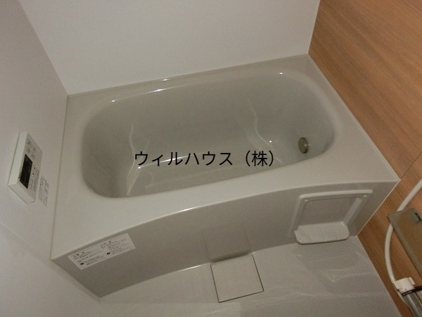 バス・シャワールーム　浴室乾燥機、追い焚き機能付きバス！