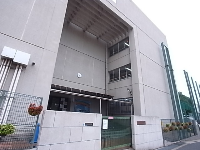 中学校　神戸市立鷹匠中学校（中学校）まで497m