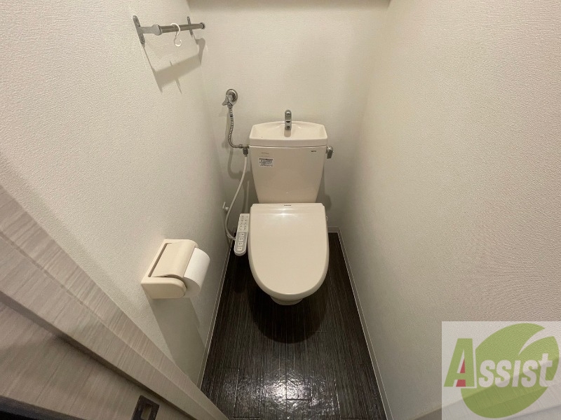 トイレ　こちらはトイレです。清潔感があり、安心して使用できます。