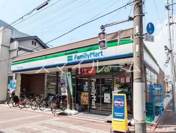 コンビニ　ファミリーマート大田御嶽山駅東店（コンビニ）まで450m