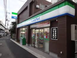 コンビニ　ファミリーマート 駒沢大学駅西口店（コンビニ）まで166m