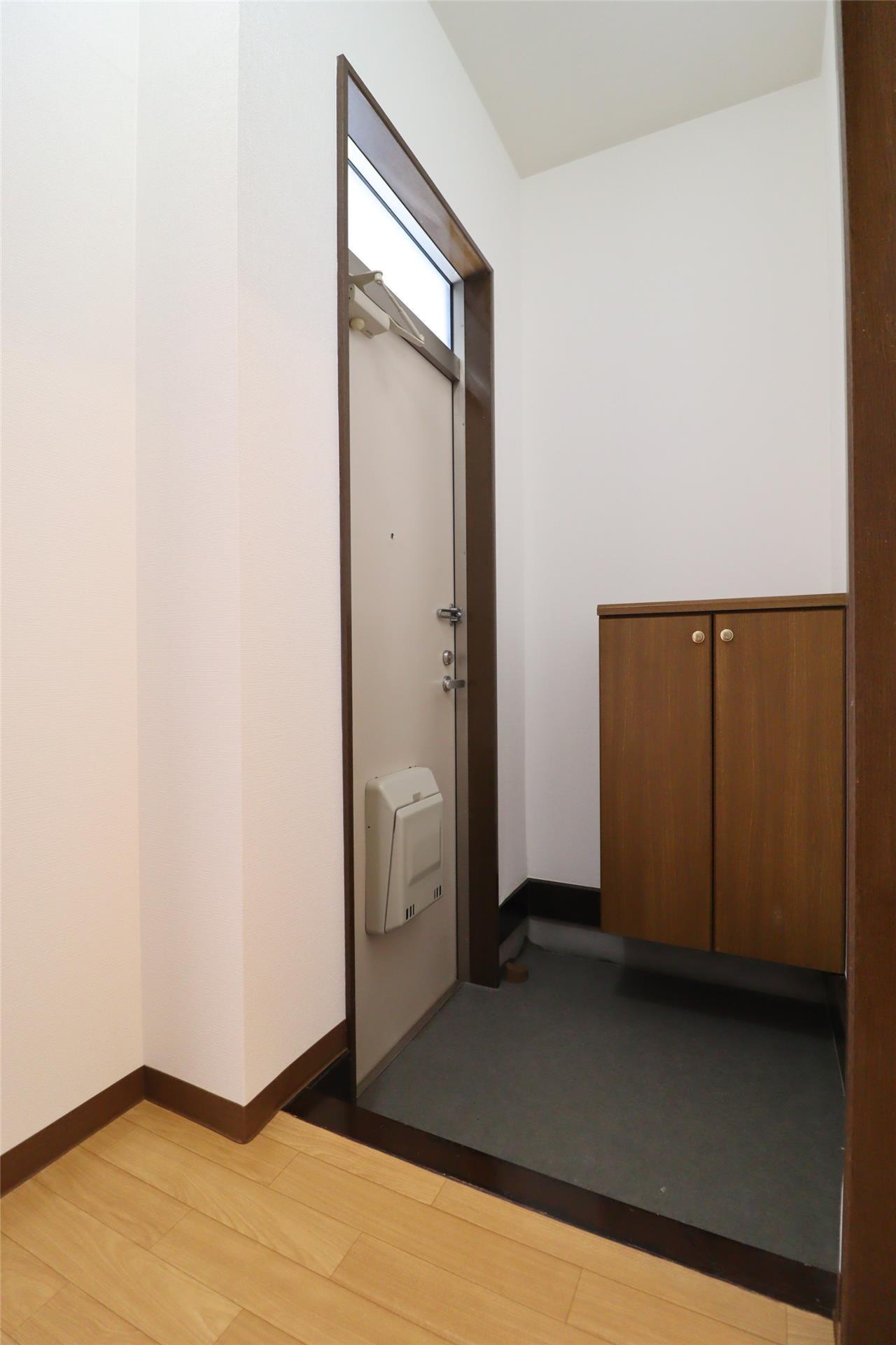 玄関　下駄箱あります