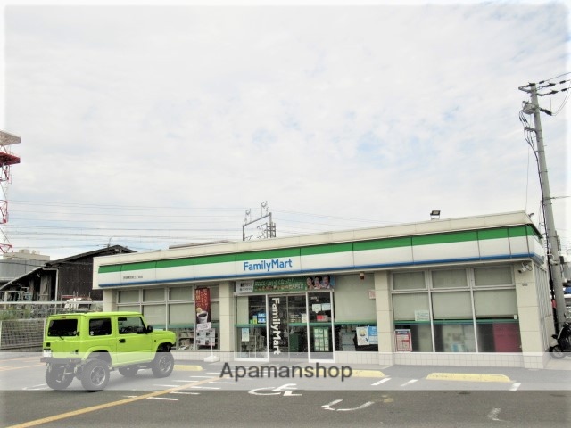 コンビニ　ファミリーマート（コンビニ）まで1590m