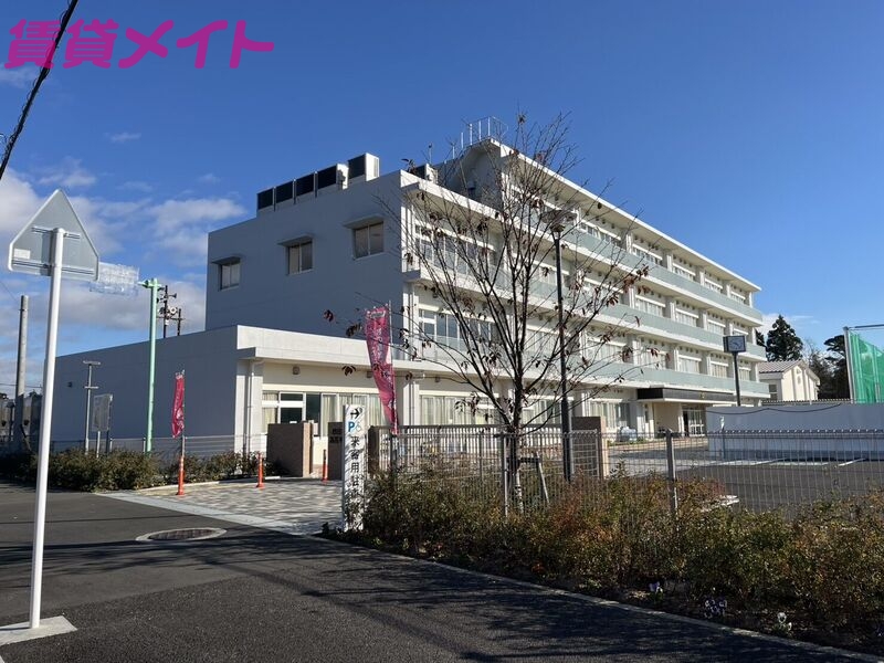 小学校　四日市市立高花平小学校（小学校）まで372m