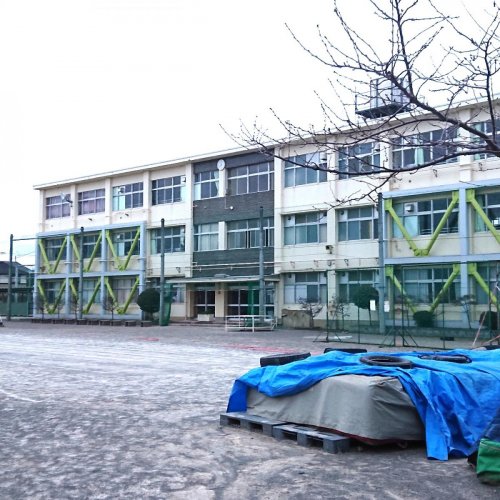 中学校　八王子市立第二中学校（中学校）まで374m