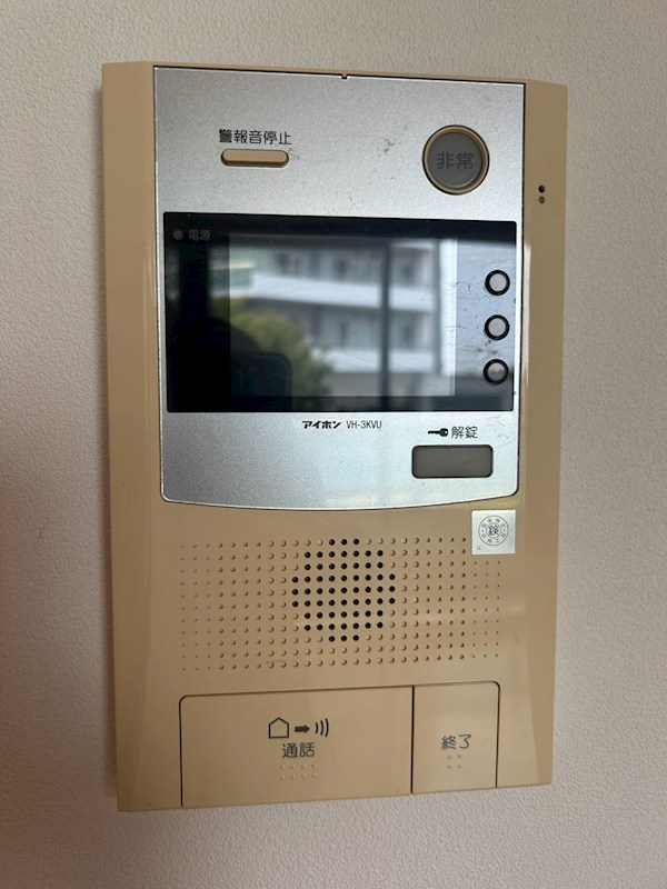 エントランス　安心のオートロックと便利な宅配BOXを備えたエントランス