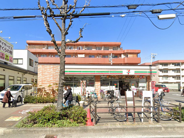 コンビニ　セブンイレブン大阪喜連瓜破駅前店（コンビニ）まで306m