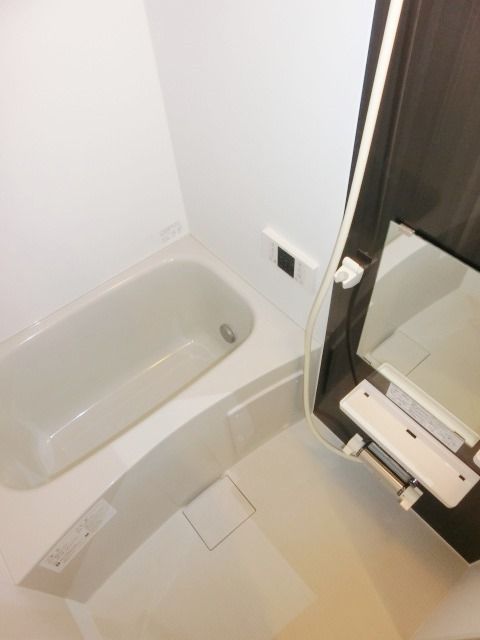 バス・シャワールーム　追焚き機能付きのお風呂です。