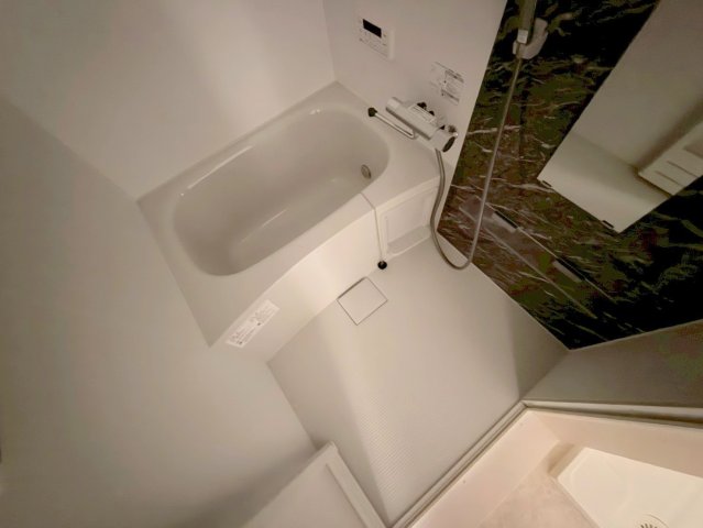 バス・シャワールーム　広めのお風呂は一日の疲れを癒してくれます。
