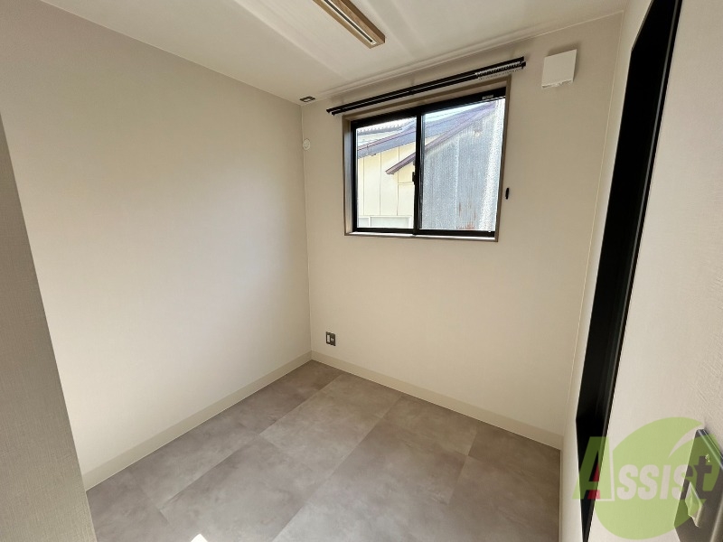 その他部屋・スペース　寝室はこちらの３．７帖のお部屋をお使いください。