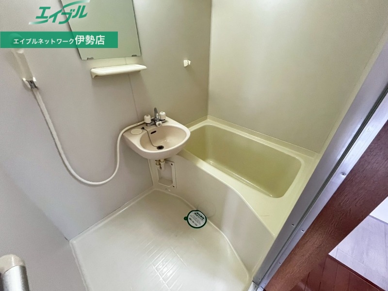 洗面設備　別部屋参考写真です